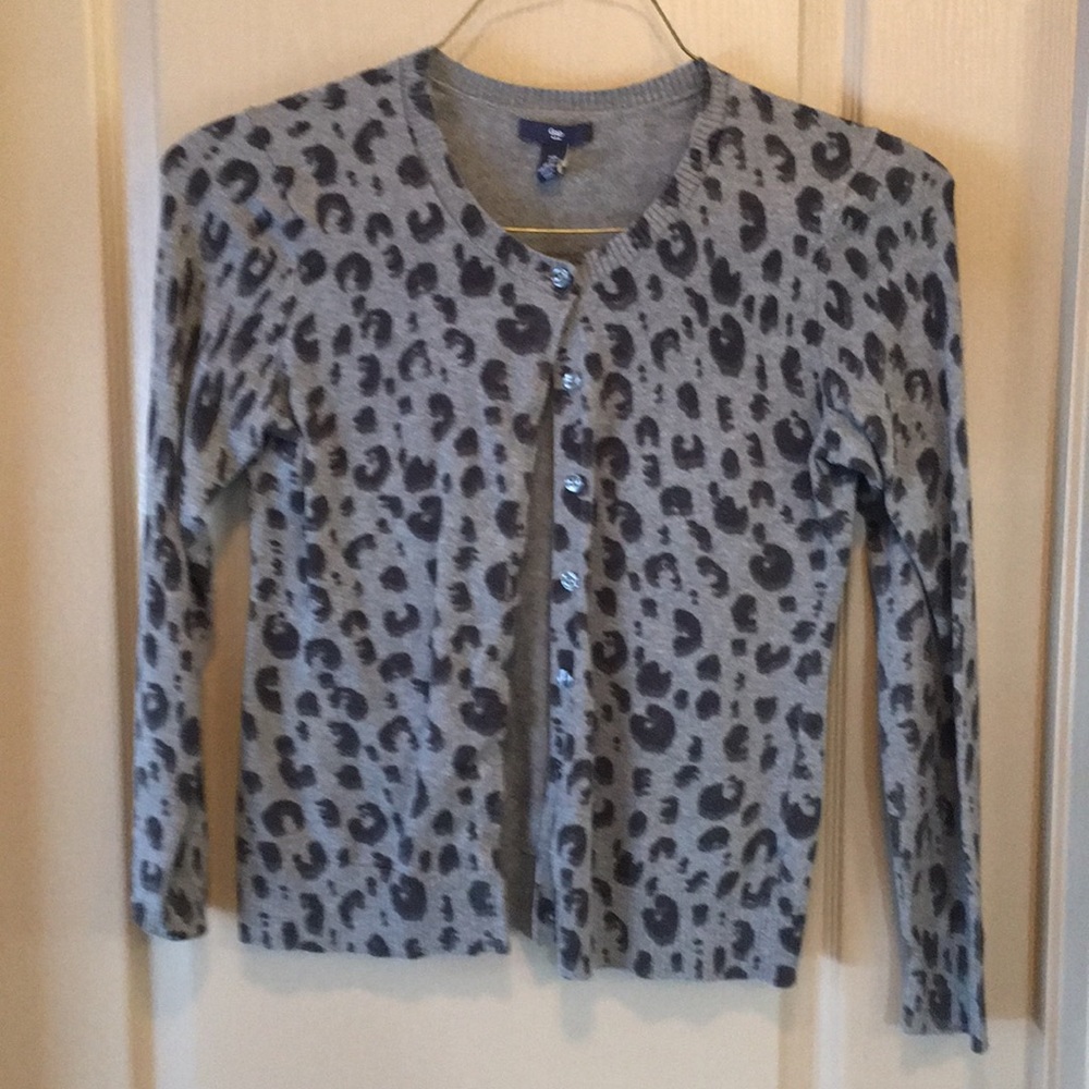 GAP size medium grey leopard print cardigan